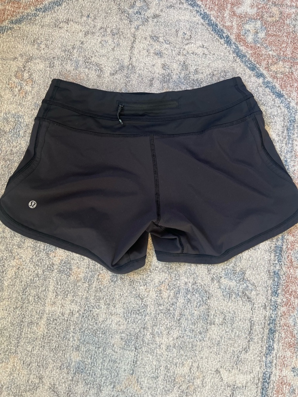 lululemon athletica Black Women's Athletic Shorts Flaw tag/ size missing 4 or 6?